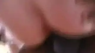 أمّ مثيرة شقراء راشيل نيفينا تخلع ملابسها وتلبس جوارب شبكية لجنس مكتبي صريح