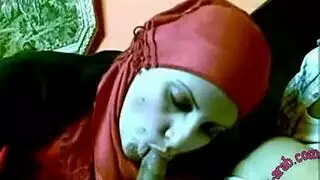 محجبة مغرية بملابس داخلية حمراء تبتلع كل بوصة في مص القضيب