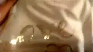 وجه آسيوي جميل يتم تناكله ويُغطى بالسائل المنوي