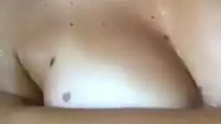 تمص قضيب غريب صلب عبر الحائط جماع فموي من منظور الرجل