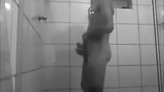 نائب الرئيس داخل كرة سلة عجيب