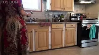 خنثى اللسان ونائب الرئيس اليابانية في العام