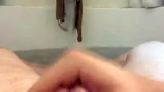 مراهقة مثيرة تأكل فرجها المبلل ثم تُنكح بقسوة