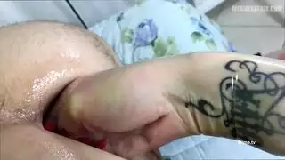 مغنية وقحة تبلع زب وتنكح كسها بقوة