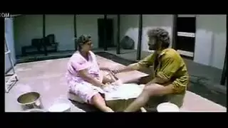 زوجة ذات شعر مجعد تمارس الجنس مع دسار بينما زوجها في العمل