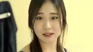 عاهرة مفلسة تستمني في المنزل حتى تصل للنشوة بقوة