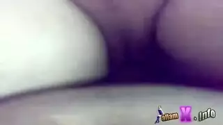 امرأة مصرية ذات خبرة تخلع الحقاب لجلسة سكس صريحة