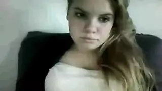 الفتيات الصغيرات يتعرين ويستعدن للجنس الإباحي