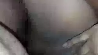 الزوجة تشارك الزوج مع صديقها