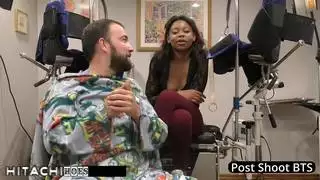 عصا هيتاشي للدكتور تامبا تمنح المراهقة المضطربة ميني روز هزات جماع شديدة مع صراخ