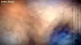 جماع صريح: قضيب ضخم يصطدم بعمق في فتحة عربية سمراء