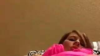 جماع سحاقي صريح: جنس مع زميلة الغرفة ذات الأثداء الحليبية المستديرة الكبيرة مع أوليفيا فالنتين