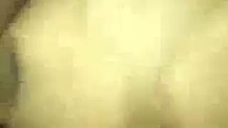 زوج خائن يضاجع فتاة آسيوية مغرية بدون واقي للمتعة