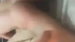 عاهرة عربية مكشوفة: كاميرا خفية تلتقط حركة كسها المبلل