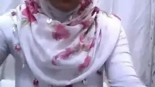 بنت بتنزل سبعة ونص